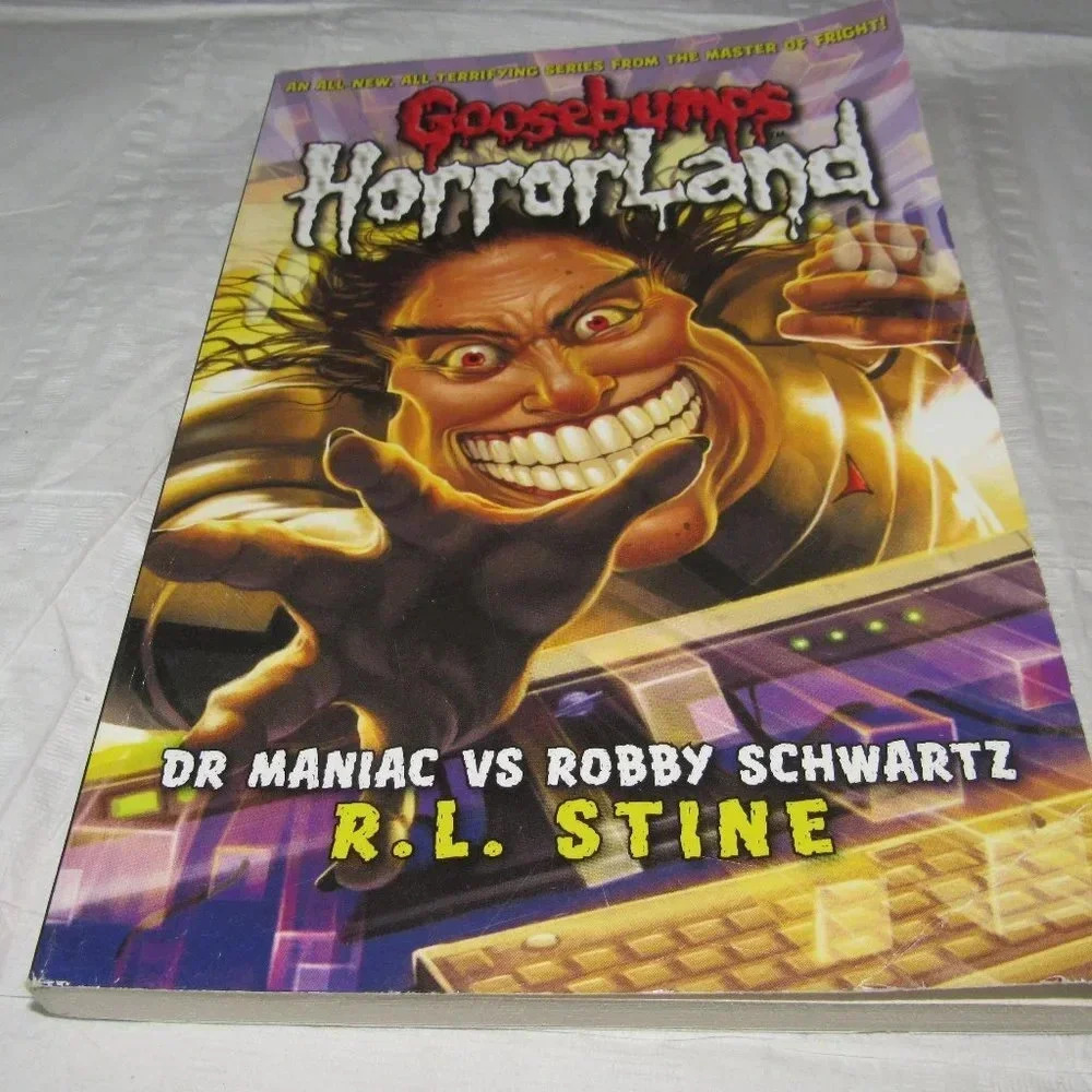 R.L. Stine Goosebumps Horrorland DR MANIAC VS ROBBY SCHWARTZ Chapter Kids Book